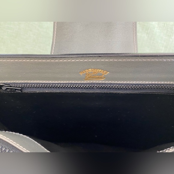 Vintage 1970s Gray Gucci Shoulder Bag with G Clasp and Suede Details - Picture 15 of 16